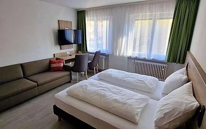 Hotel Ladage *