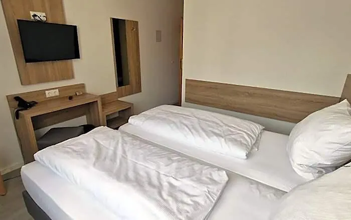 Hotel Ladage *